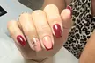 Sesión de manicura y/o pedicura con esmaltado semipermanente y diseño de 1 uña para 1 persona (hasta 58% menos) - Second Medium