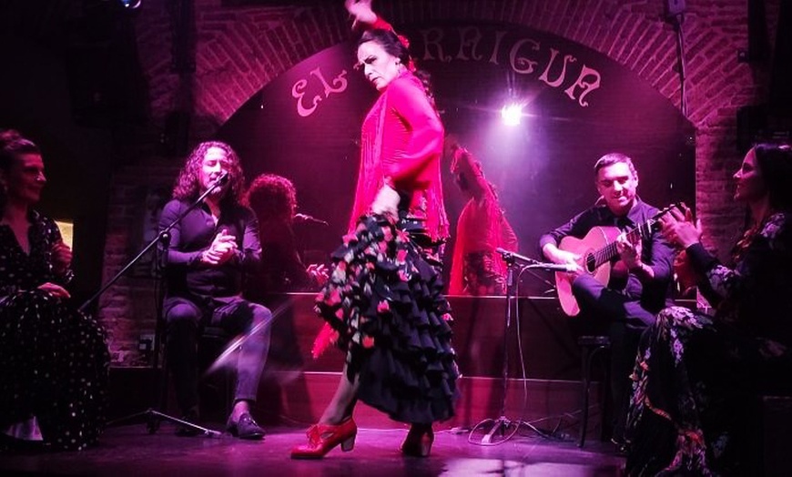 Image 2: Espectáculo flamenco con consumición para 2 o 4 en pleno Barrio Gótico