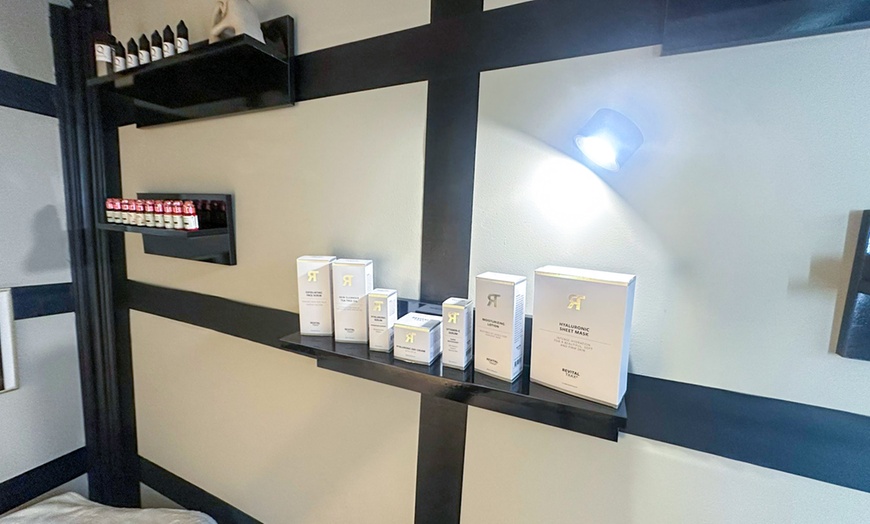 Image 5: Kies jouw ideale glow: dermaplaning of microdermabrasie in Emmeloord