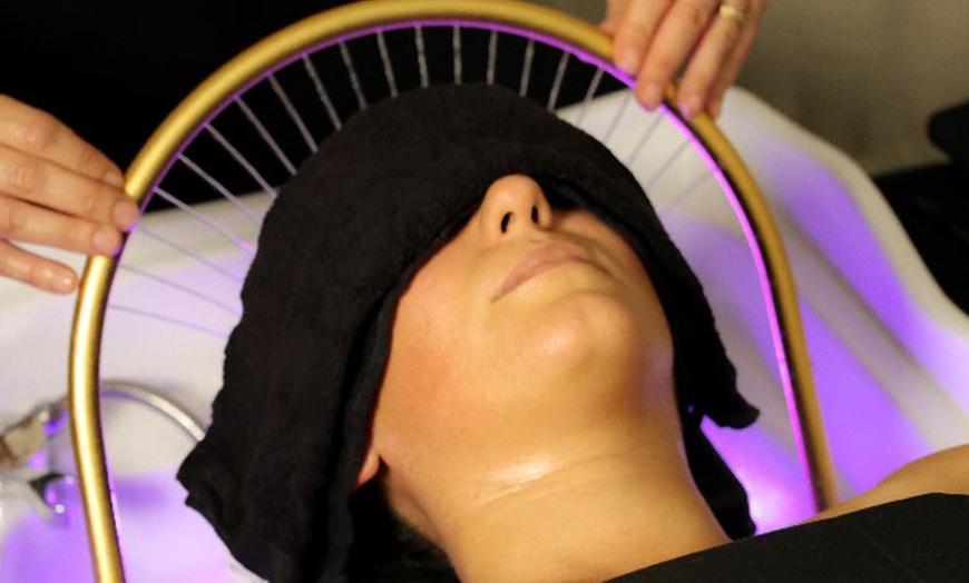 Image 1: Escale bien-être à Antibes : head spa et massages Kobido en option