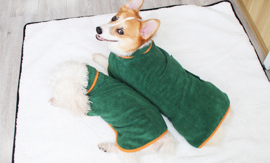 Image 2: Super Absorbent and Quick Dry Pet Bathrobe Towel