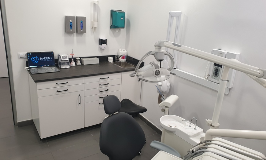 Image 2: Hasta 69% de dto. en Blanqueamiento dental - Tradicional en RADENT CLINICA DENTAL