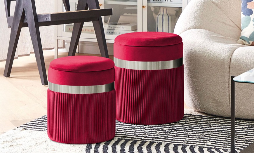 Image 13: Coppia di pouf in velluto