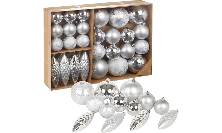 Image 7: 31-Piece Christmas Bauble Set