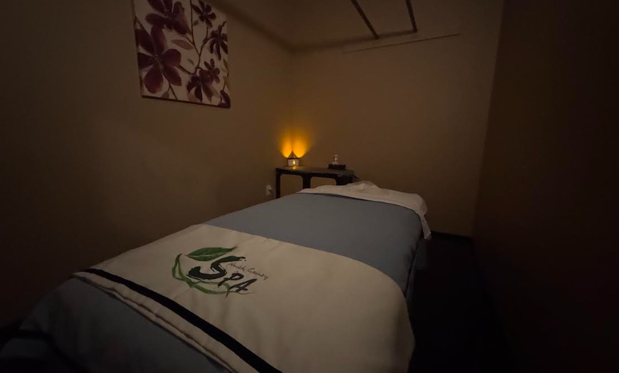 Image 3: Swedish or Deep Tissue Body Massage w/ Free Hot Stone & Essential Oil