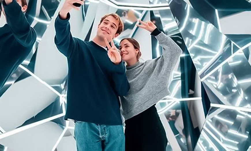 Image 3: Eintritt für das Upside-Down-Erlebnismuseum Magic Bavaria in München