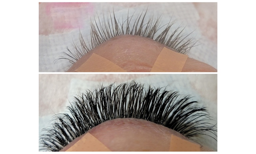 Image 5: Custom-Mapped Classic Lash Full Set or Luxurious Volume Lashes