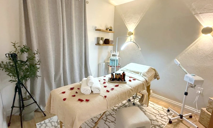 Image 2: Soin du visage "éclat", "hydra", massage... soins bien-être au choix