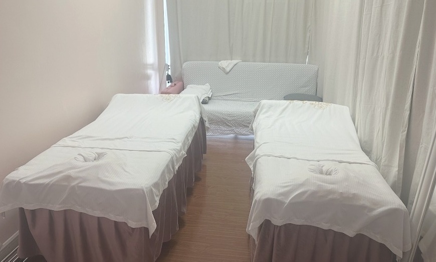 Image 6: 75 Min Swesish or Deep Tissue Massages for 1-2 w/Optional Hot Stones 