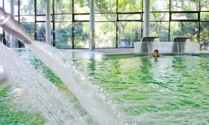 Image 18: Escapada Termal Deluxe: Relax y Bienestar en Hotel Termes Montbrió 4*
