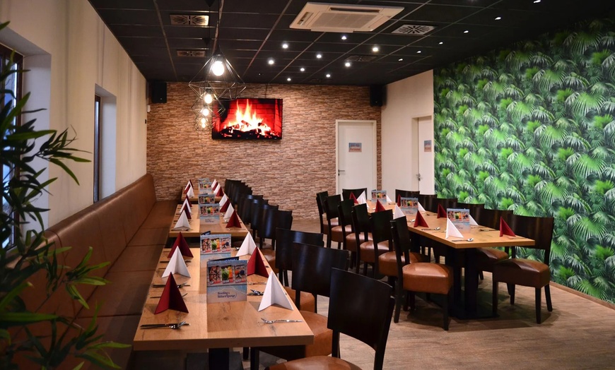 Image 4: Strike Up Fun: 2 Std. Bowling inkl. Nachos für bis zu 7 Personen