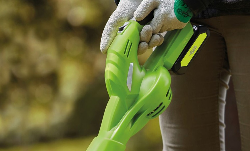 Image 12: Garden Gear Leaf Blowers with Optional Spare Battery