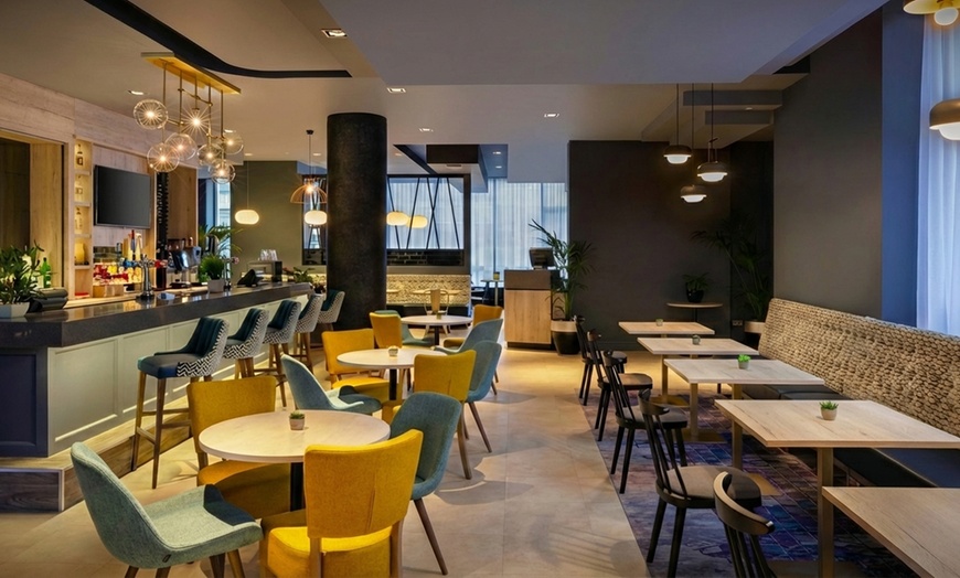 Image 13: Croydon: Double / Twin Room with Breakfast & Welcome Drink