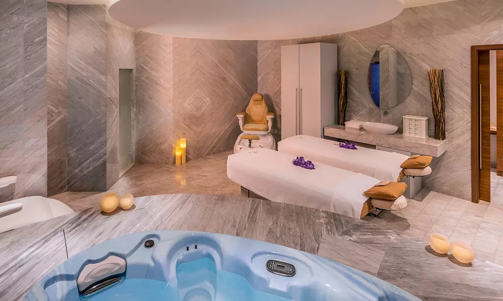 60 or 90-Minute Treatment of Choice and Spa Facilities with Pool, Beach Access, and Oxygen Therapy - Primary Image