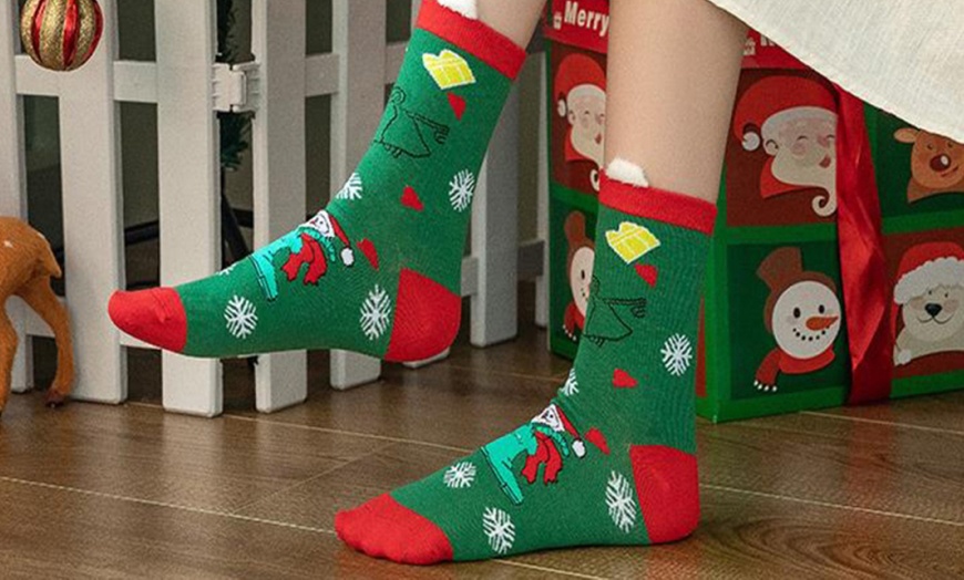 Image 7: 5x Pairs of Christmas Socks