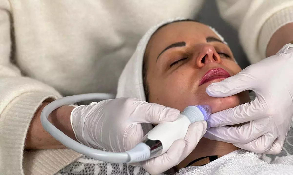 Basis-Gesichtsbehandlung „GlowSolution“ für 1 Person