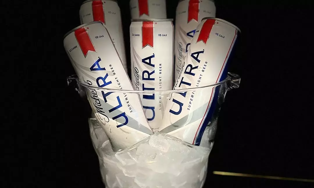1-Hour Virtual Golf + 1 Bucket of Beer for Up to 6 (Weekdays/Weekends)