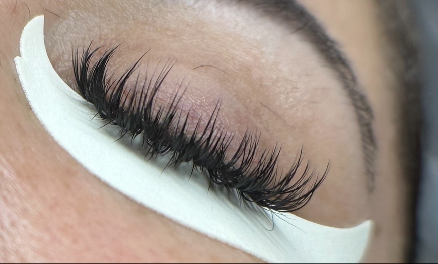 Image 4: Up to 56% Off on Eyelash Extensions at Uniqla Beauty Lounge