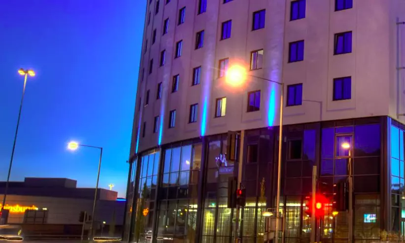 Watford Escape: Double Room + Welcome Drink at Leonardo Hotel – Near Harry Potter Studios ✨ - Primary Image