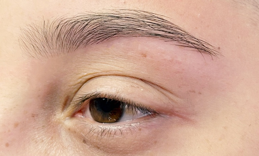 Image 3: Depilación de cejas con hilo y opción a tratamientos adicionales