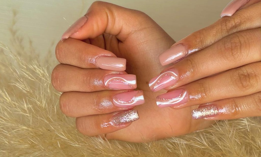 Image 5: Manicura o primera puesta de uñas con gel o acrílico y opción a diseño