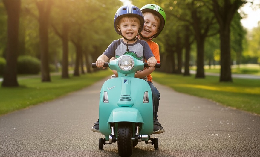 Image 2: Mini Vespa elettrica Piaggio per bambini