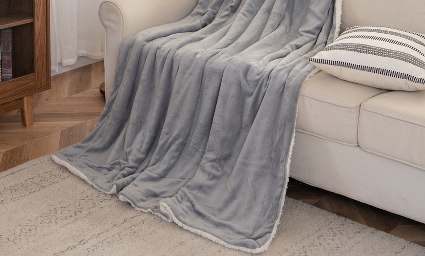 Image 2: Soft Reversible Blanket