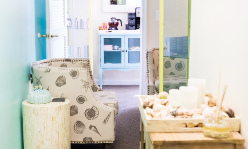 Image 7: Rejuvenate with a Refreshing Signature Facials Session
