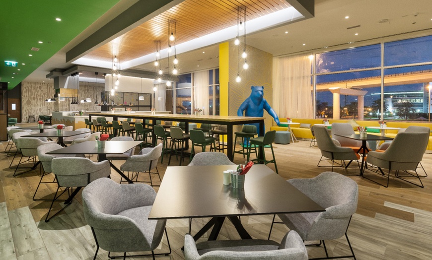 Image 7: Breakfast Buffet with Free-Flowing Coffee & Juices for All