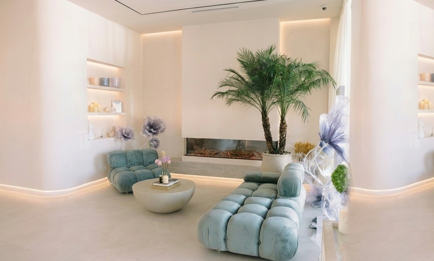 Image 3: Luxury Head Spa Treatment w/ Facial, Scalp Analysis, Massage, and More