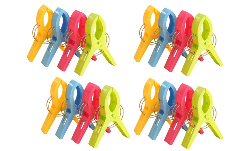 Image 7: Up to 16 Large Beach Towel Pegs