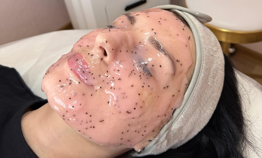 Image 2: Aqua-Facial opt. inkl. Gesichtsmaske von Esthemax für 1 Person