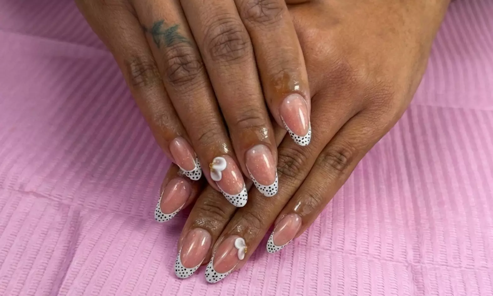 Sesión de manicura y/o pedicura con esmaltado normal o semipermanente