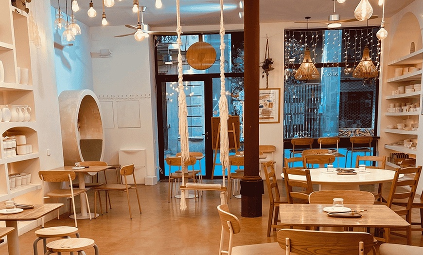 Image 2: Taller de pintura sobre cerámica con 1 bebida o 1 copa de vino