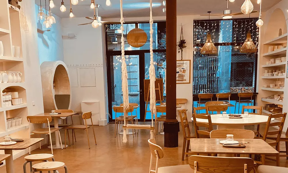 Taller de pintura sobre cerámica con 1 bebida o 1 copa de vino