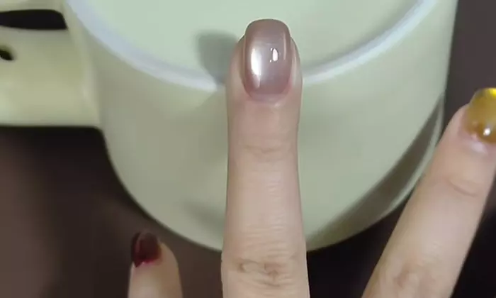 Manicura clásica con esmaltado normal o semipermanente