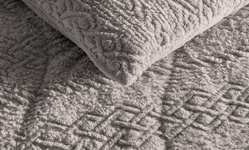 Image 4: Silentnight 10.5 Tog Cosy Teddy Coverless Duvet Set