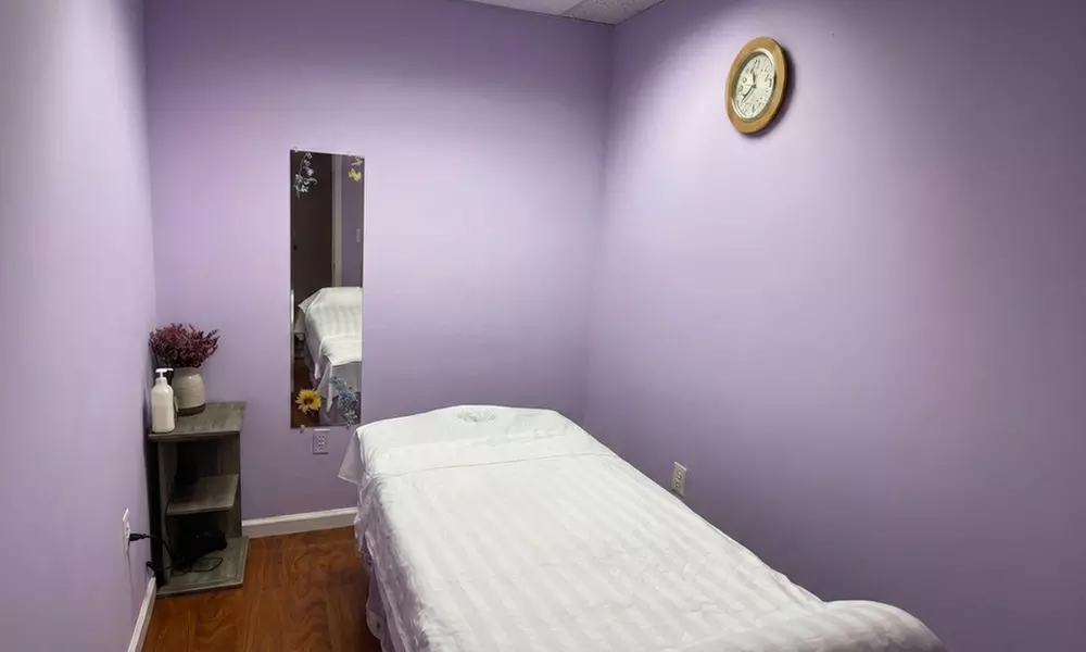 Deep Tissue Massage with Hot Oil and Stones for Total Relaxation