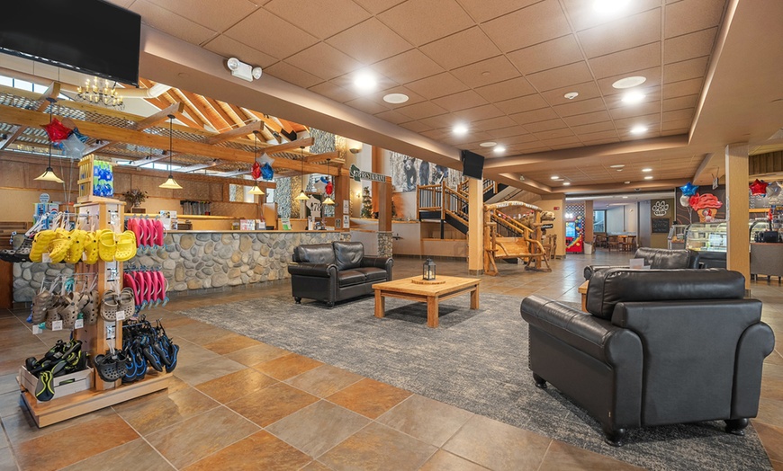 Image 10: Slides, pools & family fun at a Wisconsin waterpark resort