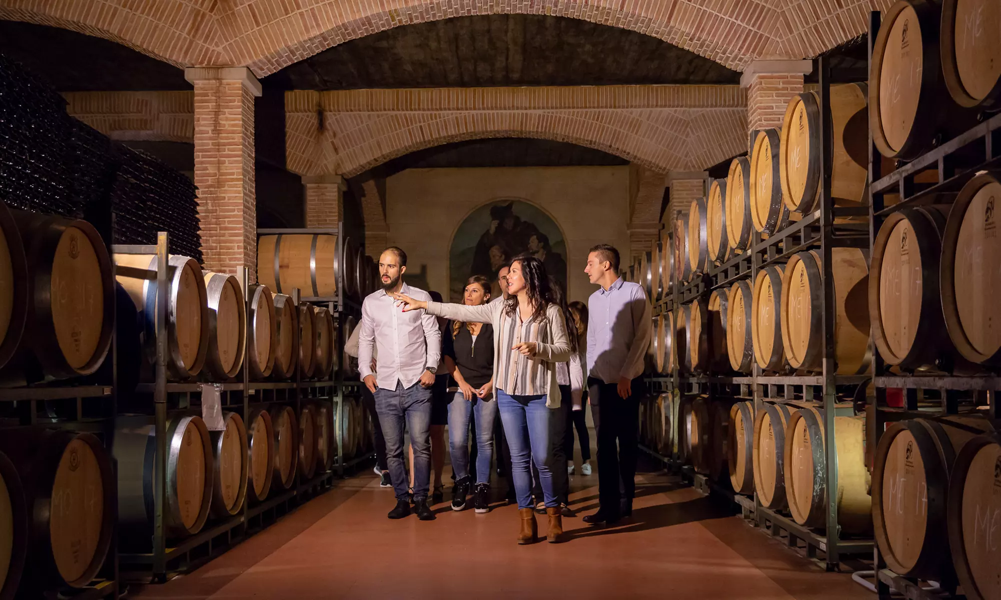 Visita guiada a bodega con cata de 4 vinos, 2 AOVE y embutidos