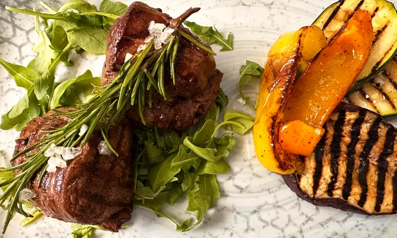 Italienisches 3-Gänge-Überraschungsmenü inkl. Aperitif für 2 Personen (bis zu 40% sparen) - Primary Image