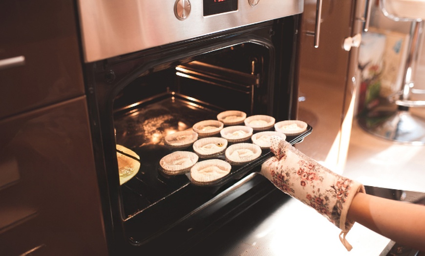 Image 1: Master Cake Baking and Decorating Skills