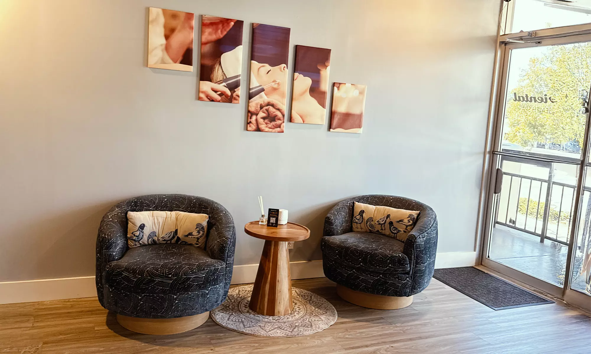 Relax with 60-Minute Couples Deep Tissue Massages with Aromatherapy