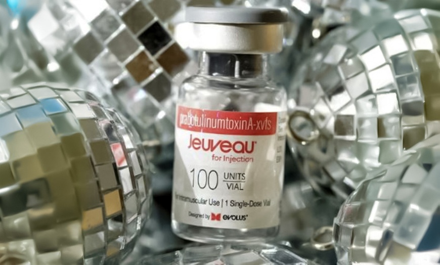 Image 2: Rejuvenated Appearance with 20 or 40 Units of Jeuveau