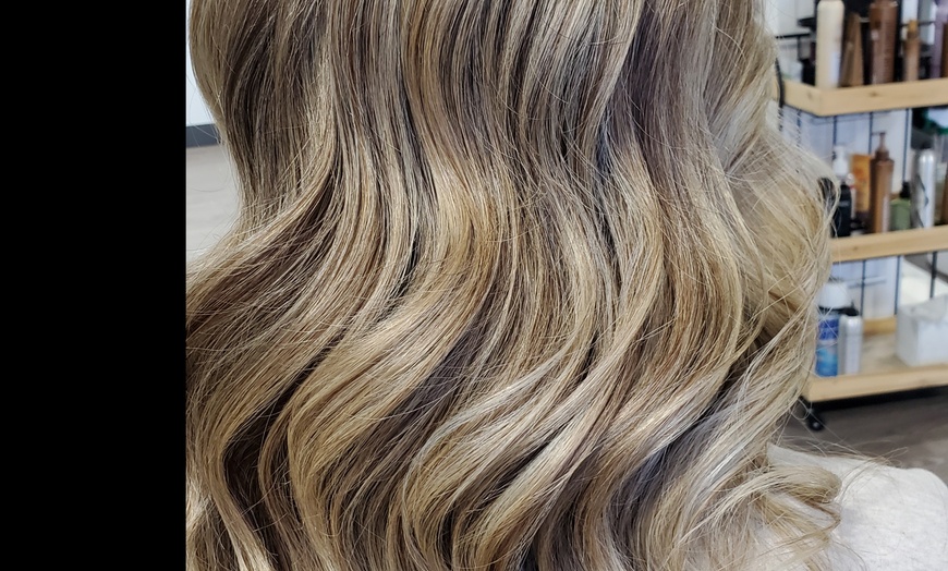 Image 7: Get Sleek Hair with Brazilian Blow Out Short Hair