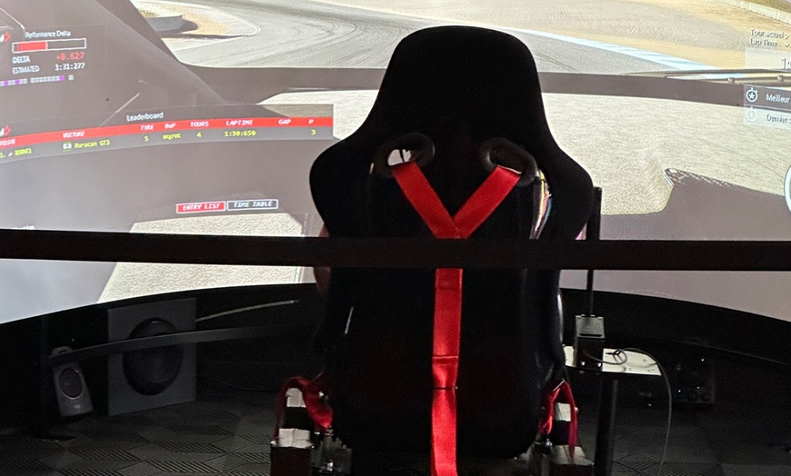 Image 6: Une session GT (30 min) ou F1 (20 min) sur simulateur de course

