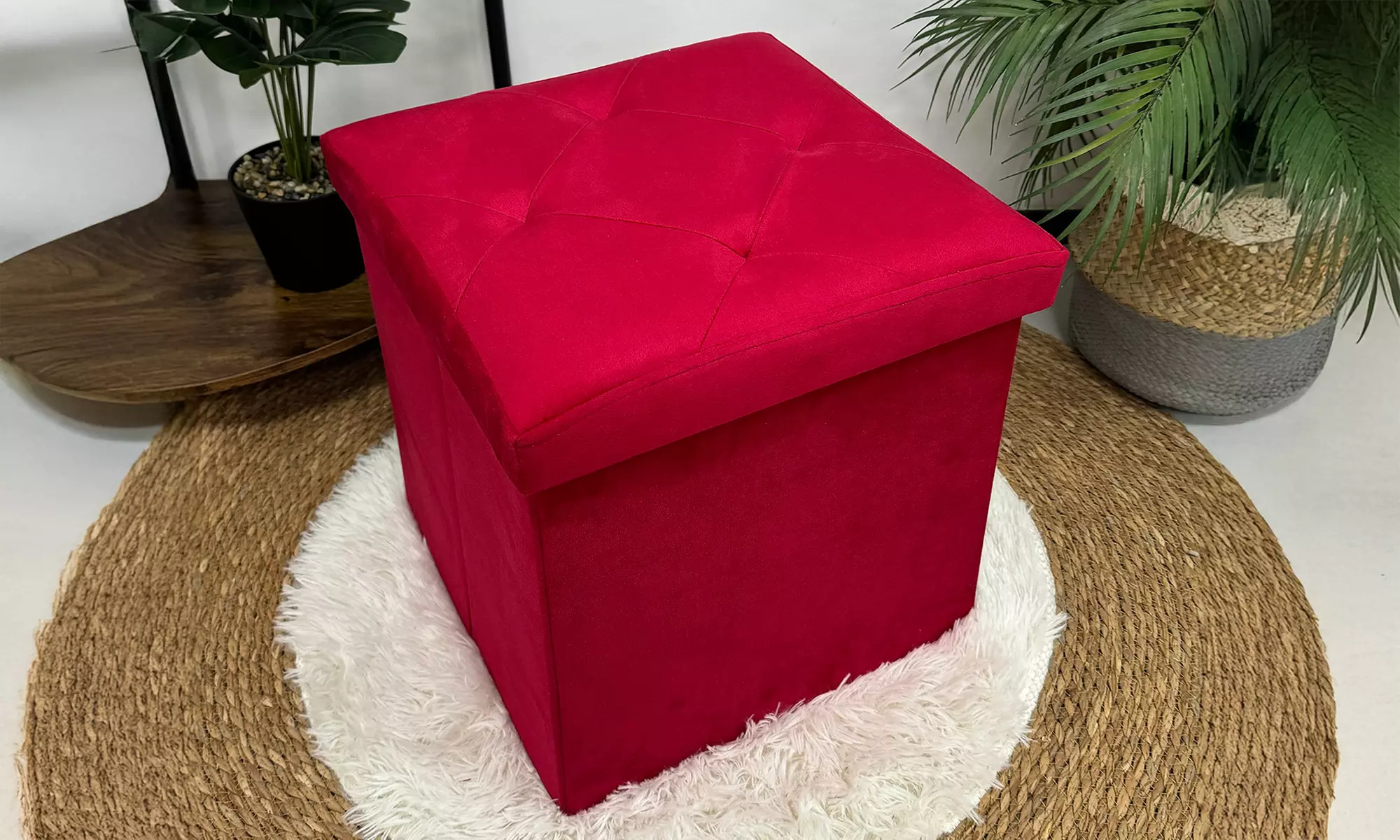 Puff cuadrado con tapizado de terciopelo