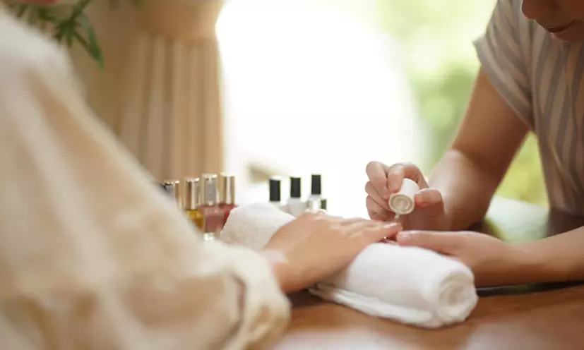 Sublimez vos ongles et vos cheveux pour Noël avec le salon Estaz