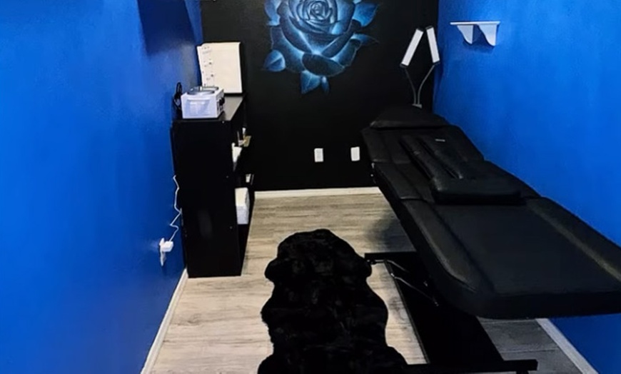 Image 6: Rejuvenate with One, Three, or Five Sessions of 60 Min Custom Facial! 