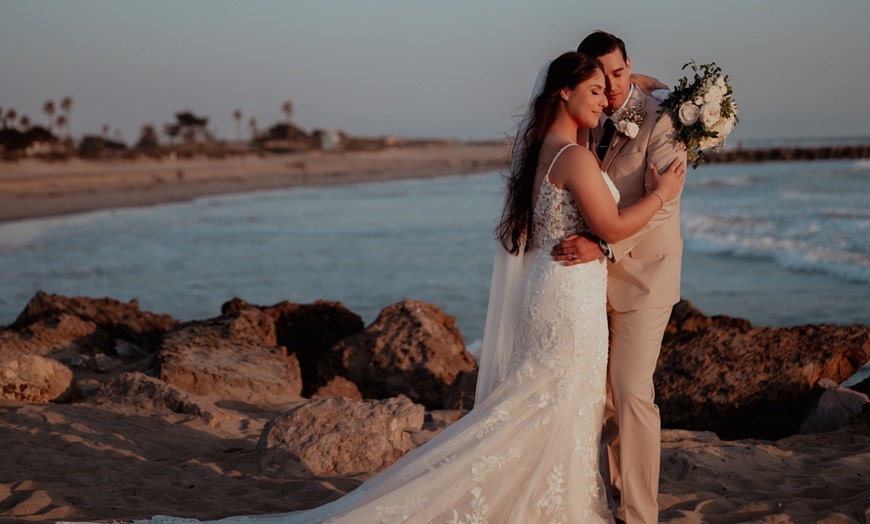Image 12: Unforgettable Moments Awaits: 60-Minute Outdoor Full Portrait Session